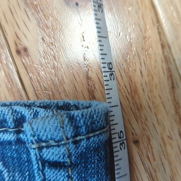 Silver Jeans Co "Twisted" Distressed Jeans - Picture 11 of 11